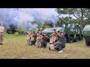 夏令营火箭筒射击训练
